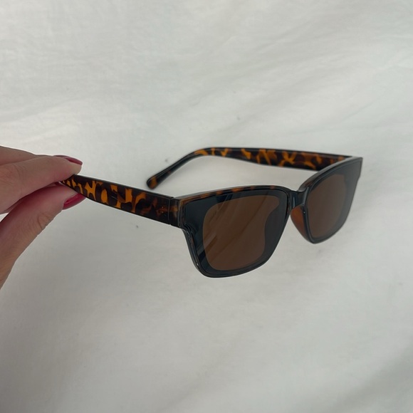 Brown sunglasses - Picture 2 of 3